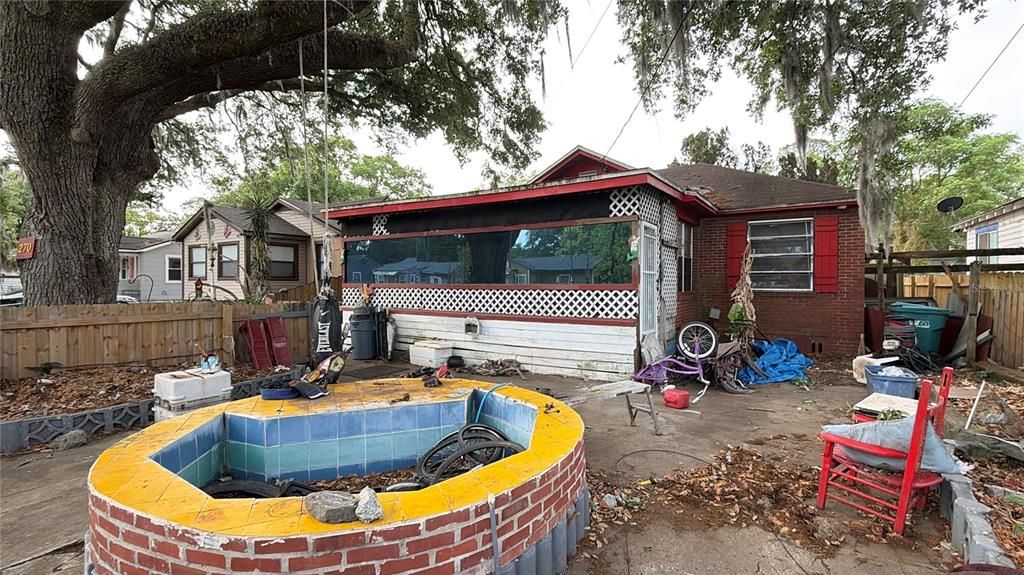 For Sale: $69,900 (2 beds, 1 baths, 1200 Square Feet)
