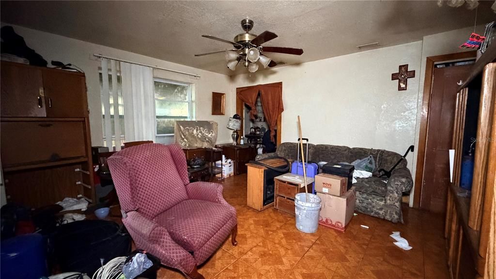 For Sale: $69,900 (2 beds, 1 baths, 1200 Square Feet)