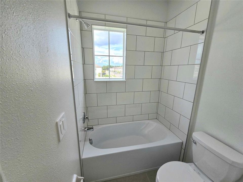For Rent: $1,990 (3 beds, 2 baths, 1807 Square Feet)