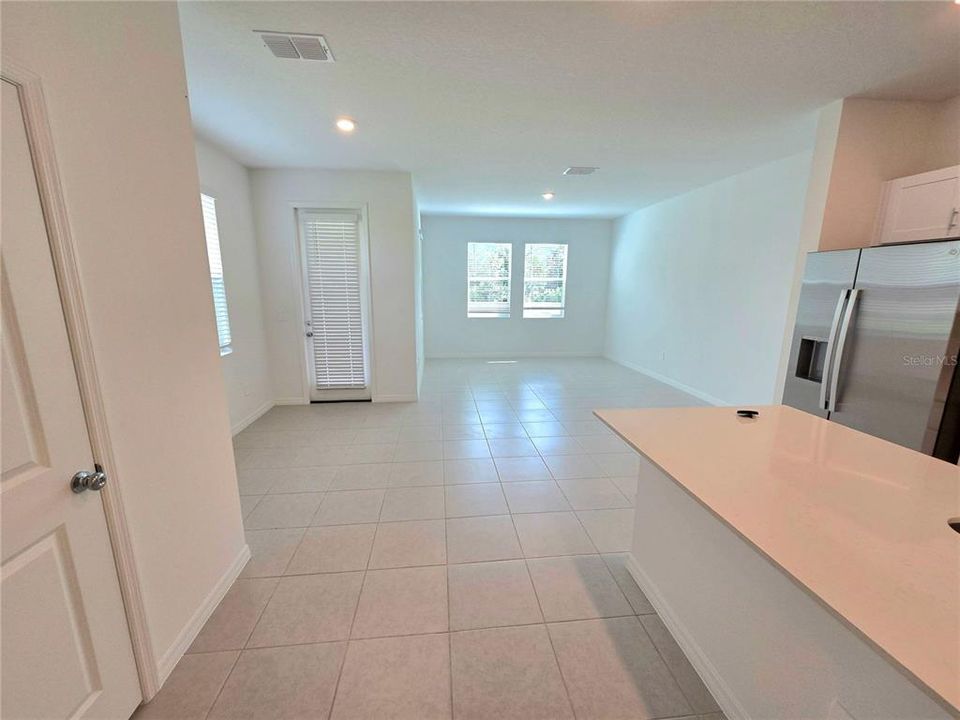 For Rent: $1,990 (3 beds, 2 baths, 1807 Square Feet)