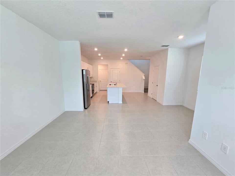 For Rent: $1,990 (3 beds, 2 baths, 1807 Square Feet)