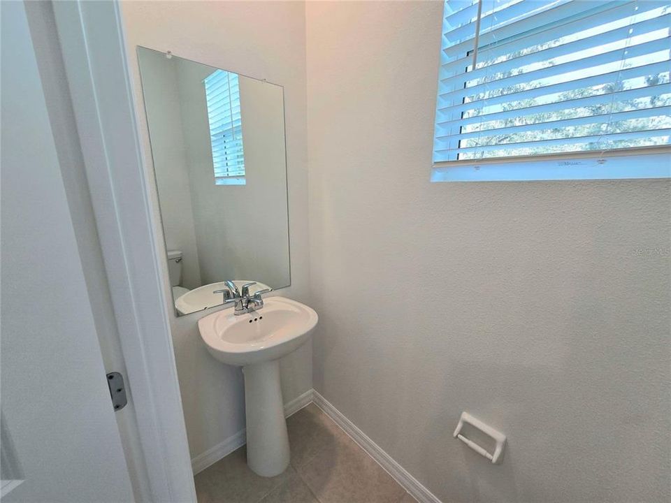 For Rent: $1,990 (3 beds, 2 baths, 1807 Square Feet)