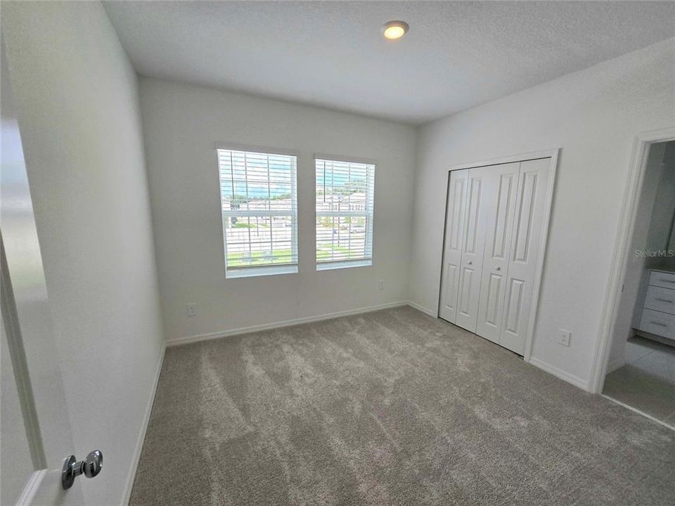 For Rent: $1,990 (3 beds, 2 baths, 1807 Square Feet)