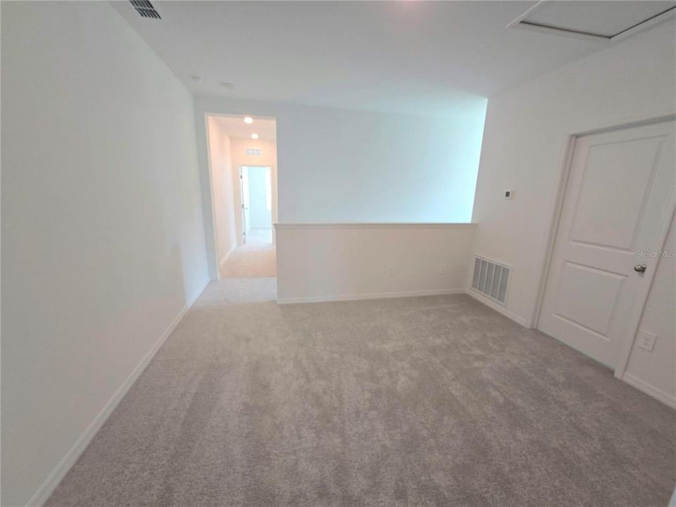 For Rent: $1,990 (3 beds, 2 baths, 1807 Square Feet)