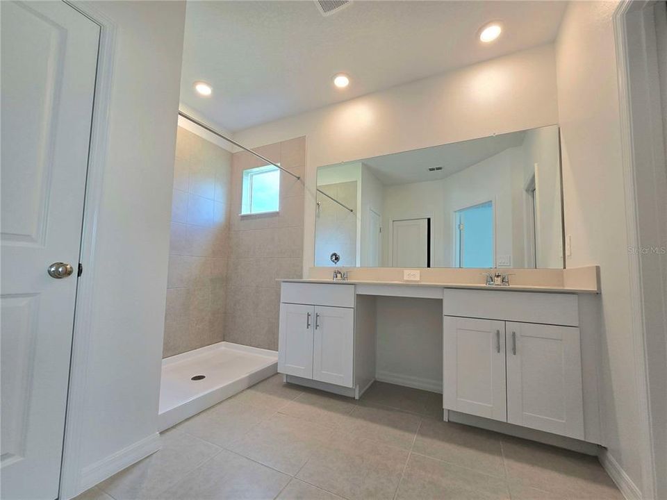 For Rent: $1,990 (3 beds, 2 baths, 1807 Square Feet)