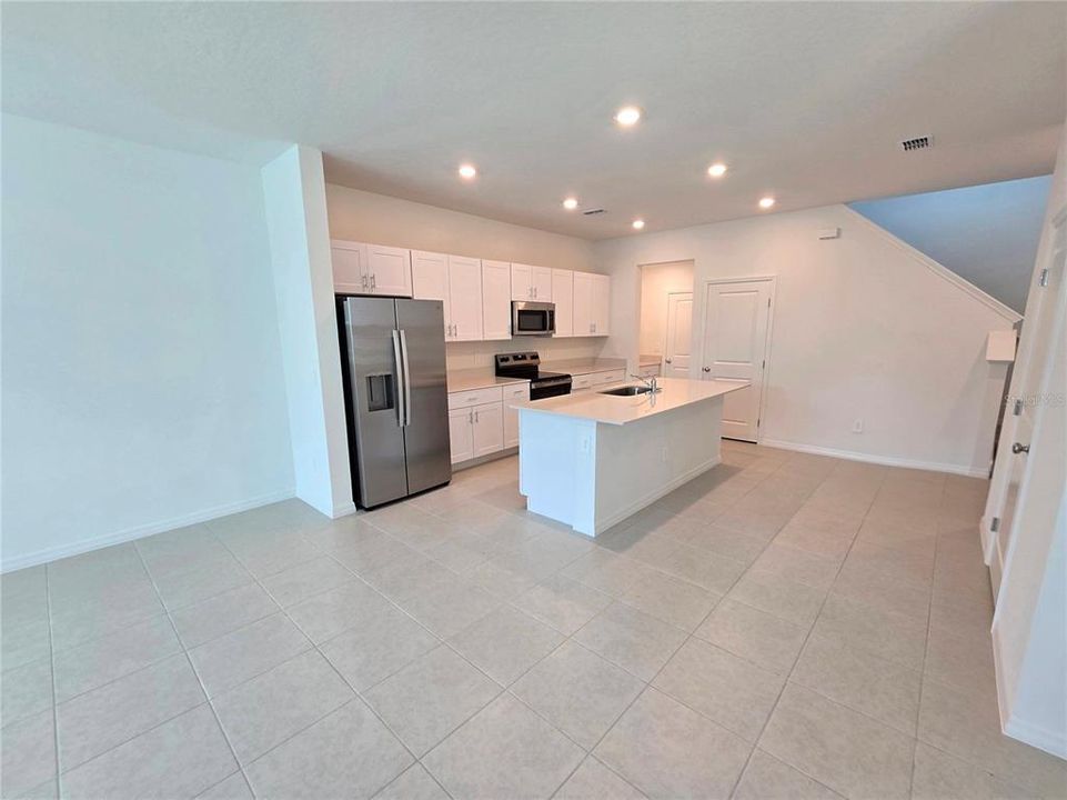 For Rent: $1,990 (3 beds, 2 baths, 1807 Square Feet)