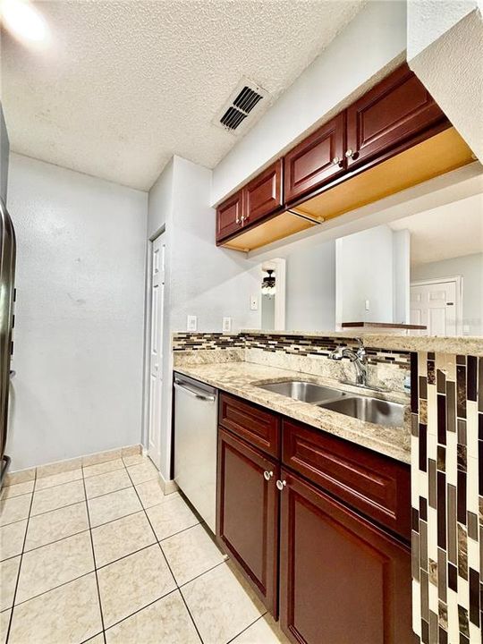 For Rent: $1,650 (2 beds, 2 baths, 918 Square Feet)