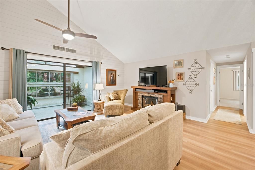 For Sale: $239,000 (3 beds, 2 baths, 1528 Square Feet)