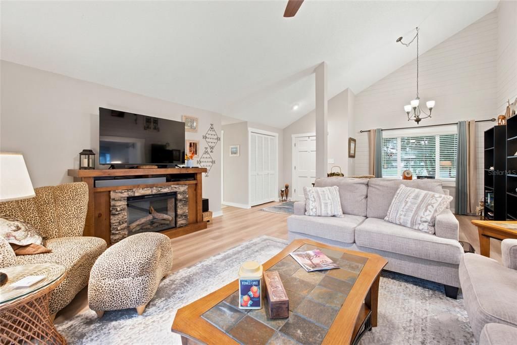 For Sale: $239,000 (3 beds, 2 baths, 1528 Square Feet)