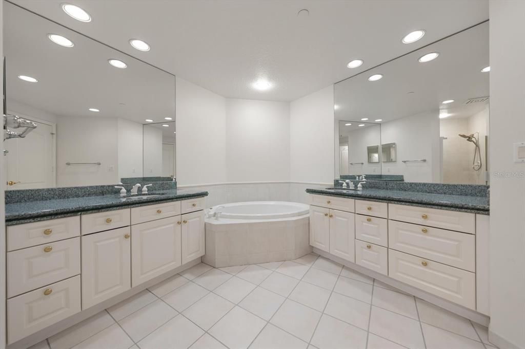 For Sale: $1,695,000 (3 beds, 2 baths, 2288 Square Feet)