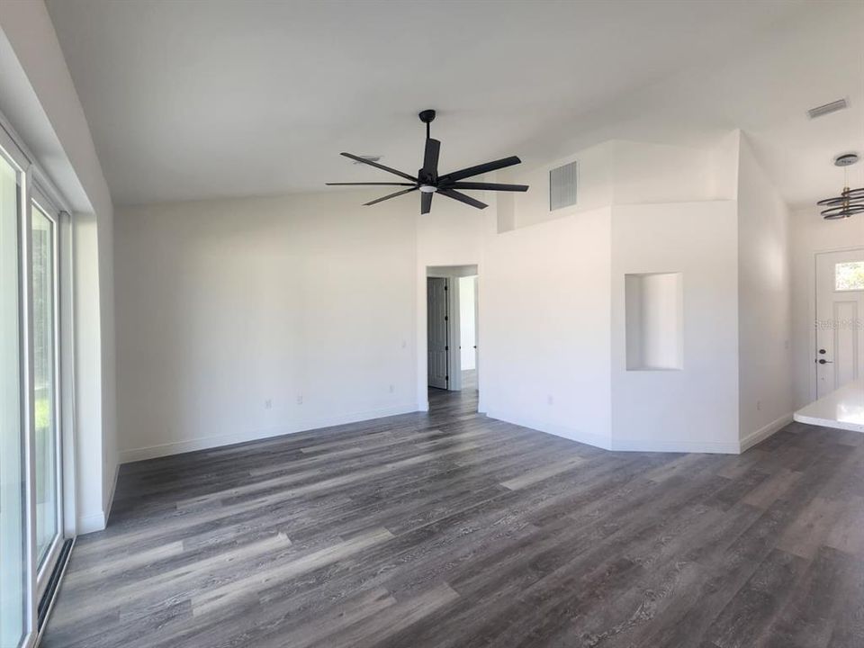 For Sale: $395,000 (4 beds, 2 baths, 1706 Square Feet)