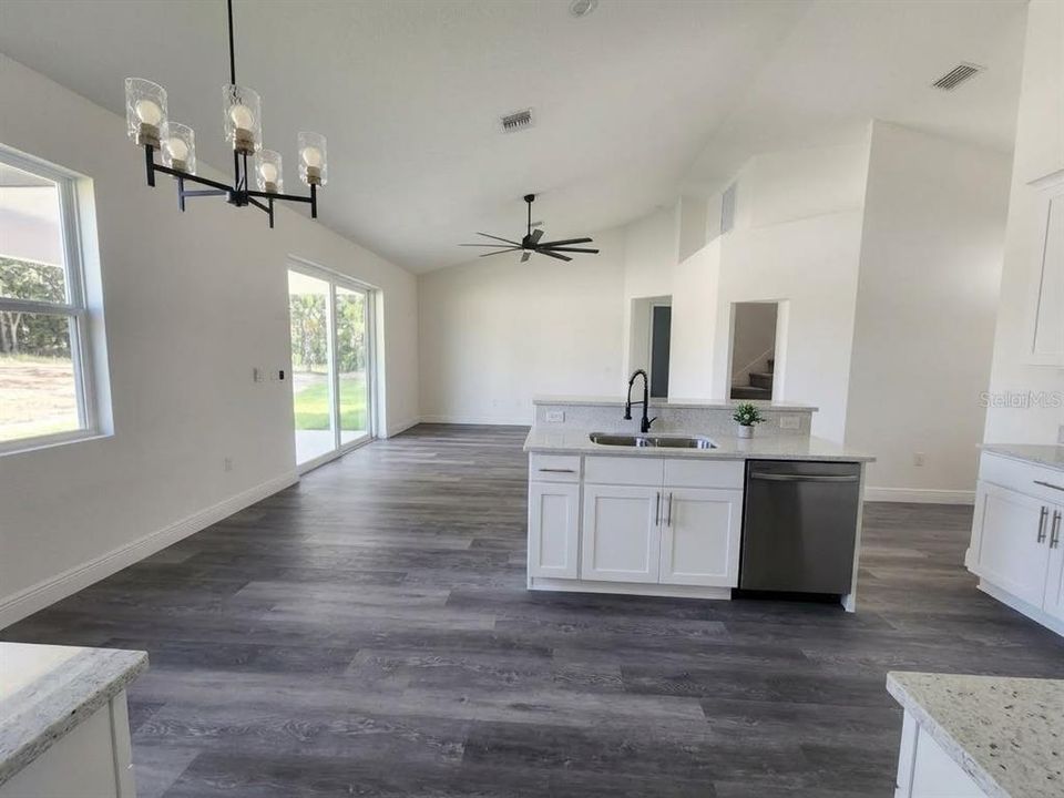 For Sale: $395,000 (4 beds, 2 baths, 1706 Square Feet)
