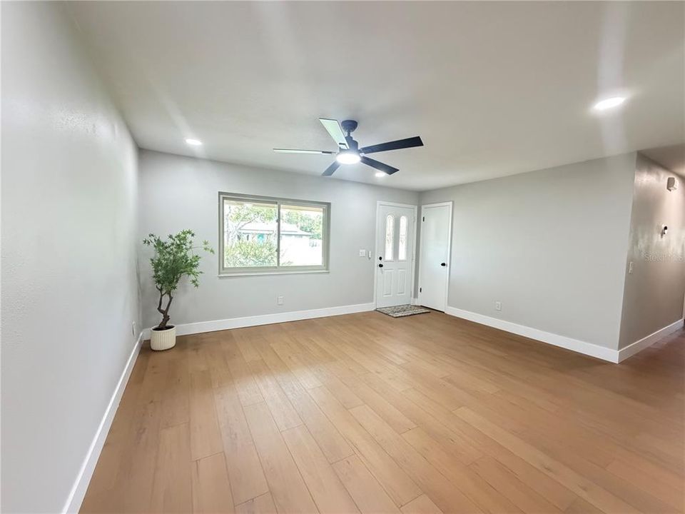 En Venta: $444,900 (3 camas, 2 baños, 1614 Pies cuadrados)