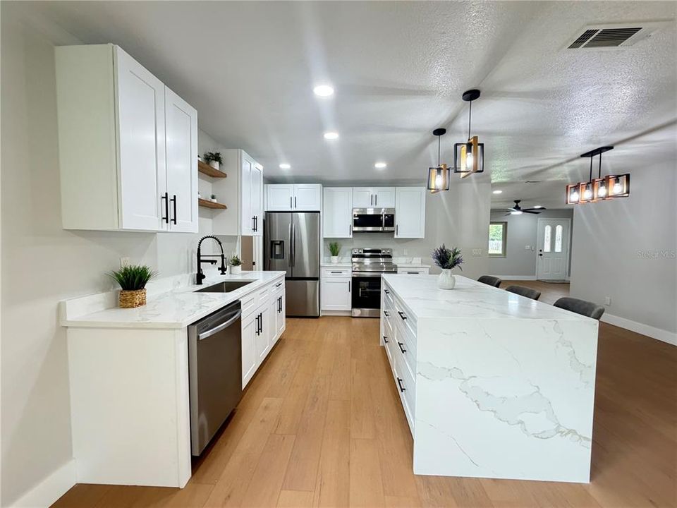En Venta: $444,900 (3 camas, 2 baños, 1614 Pies cuadrados)