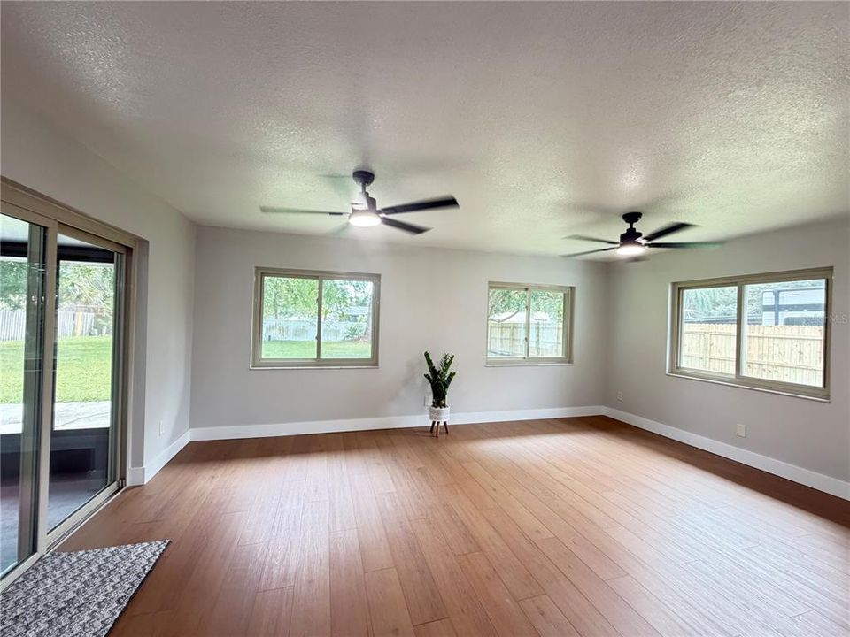 En Venta: $444,900 (3 camas, 2 baños, 1614 Pies cuadrados)