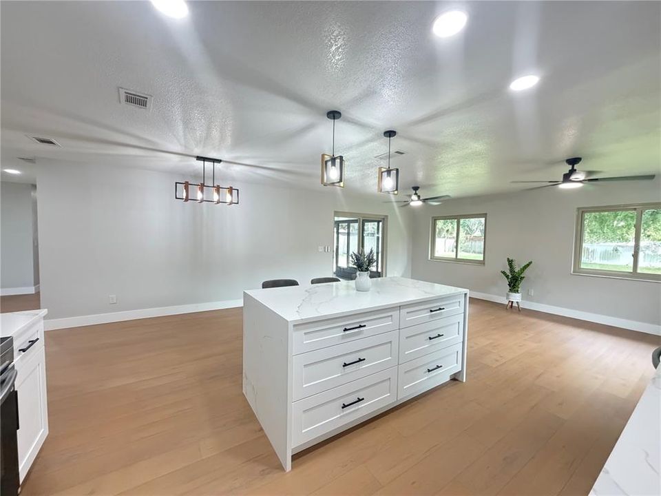 En Venta: $444,900 (3 camas, 2 baños, 1614 Pies cuadrados)