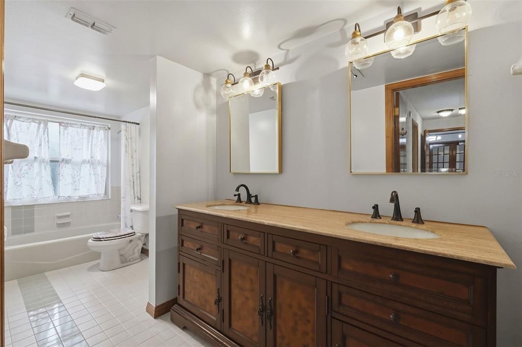 En Venta: $525,000 (3 camas, 2 baños, 2958 Pies cuadrados)