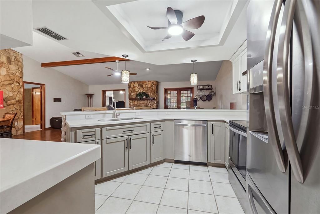 En Venta: $525,000 (3 camas, 2 baños, 2958 Pies cuadrados)
