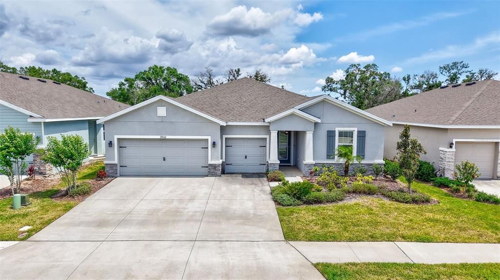 Active With Contract: $3,950 (4 beds, 3 baths, 2828 Square Feet)