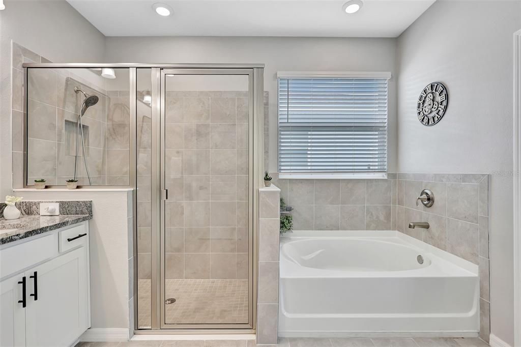 Active With Contract: $3,950 (4 beds, 3 baths, 2828 Square Feet)