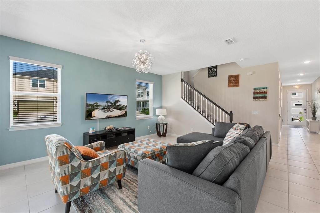 For Sale: $529,000 (6 beds, 4 baths, 2987 Square Feet)