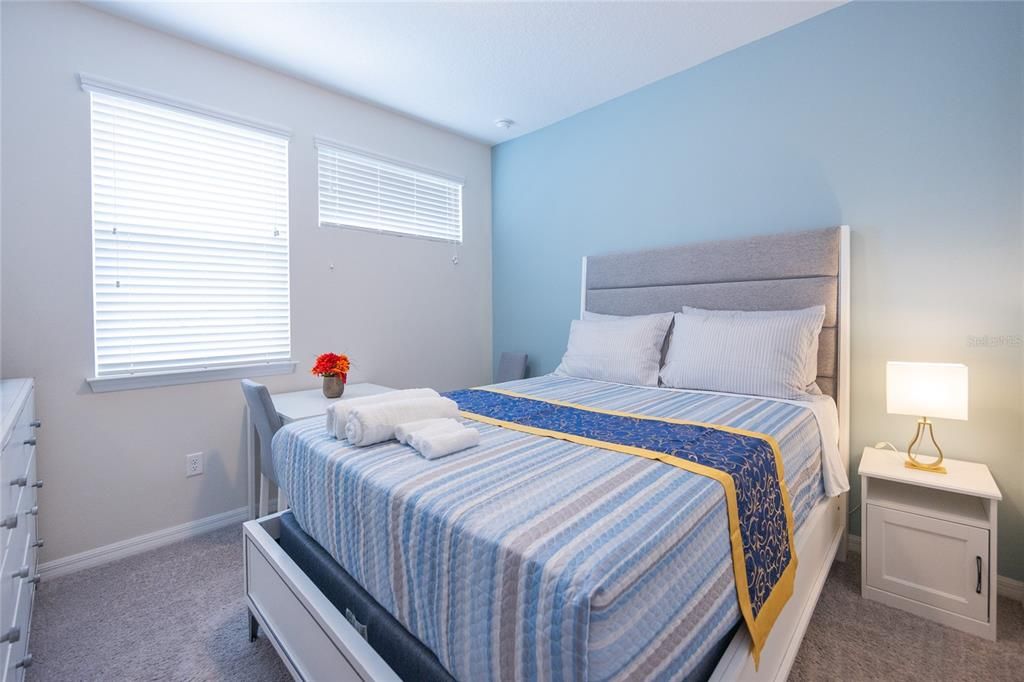 For Sale: $529,000 (6 beds, 4 baths, 2987 Square Feet)