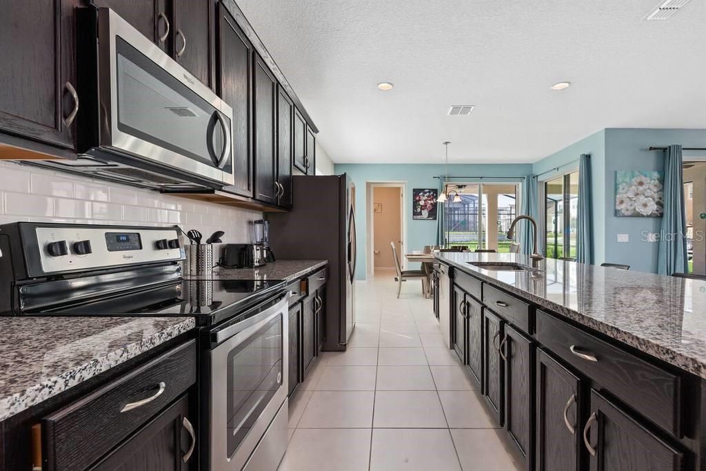 For Sale: $529,000 (6 beds, 4 baths, 2987 Square Feet)