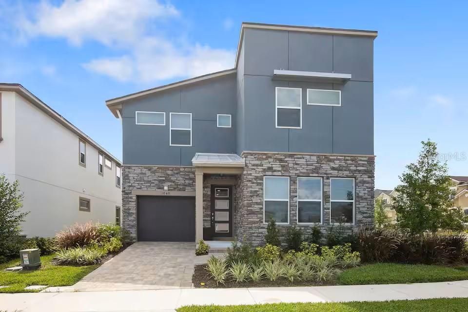 For Sale: $529,000 (6 beds, 4 baths, 2987 Square Feet)