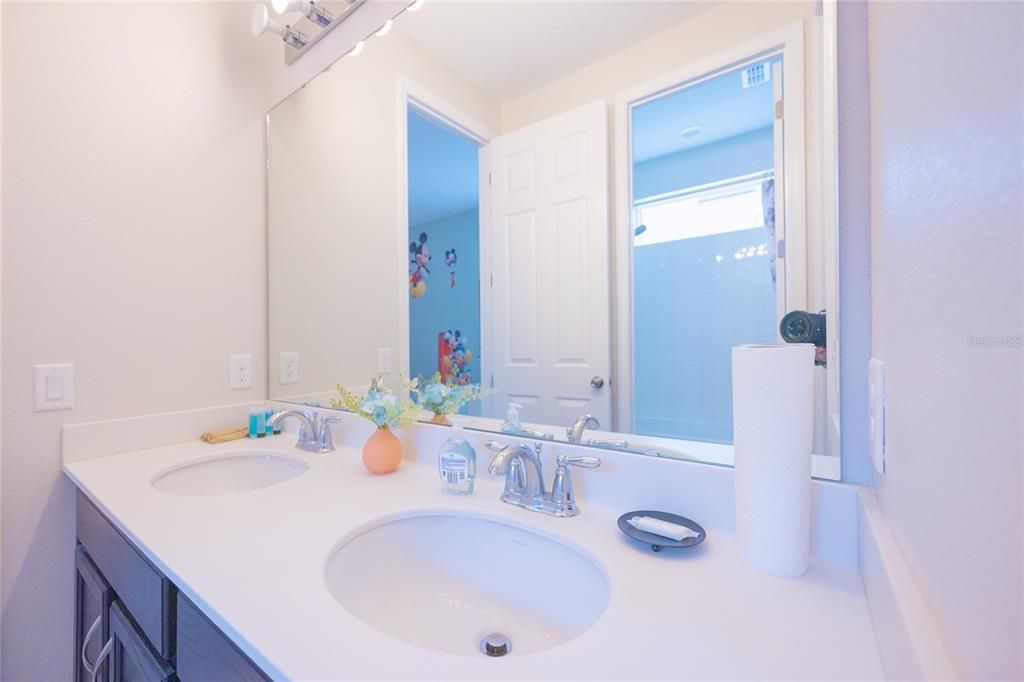For Sale: $529,000 (6 beds, 4 baths, 2987 Square Feet)