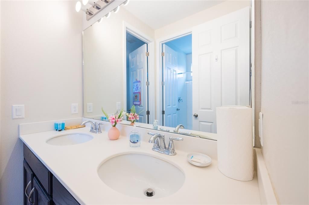 For Sale: $529,000 (6 beds, 4 baths, 2987 Square Feet)