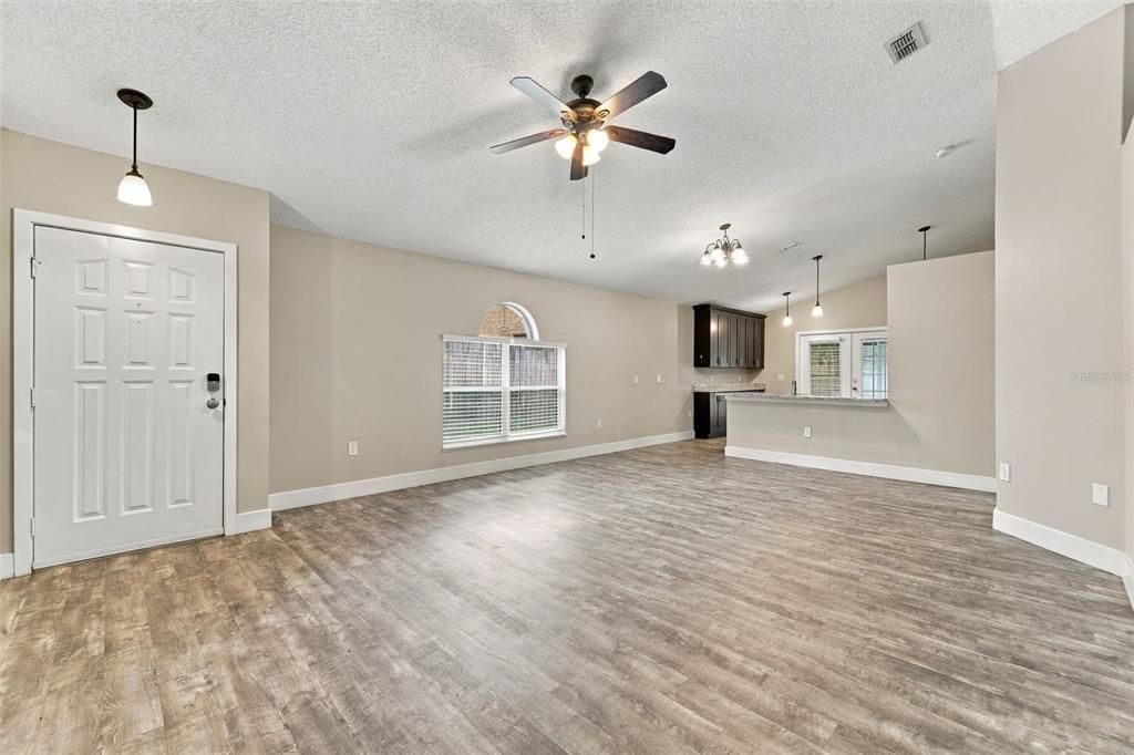 For Sale: $299,900 (3 beds, 2 baths, 1332 Square Feet)