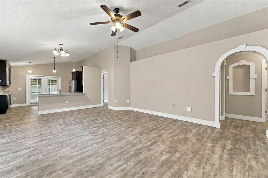 For Sale: $299,900 (3 beds, 2 baths, 1332 Square Feet)
