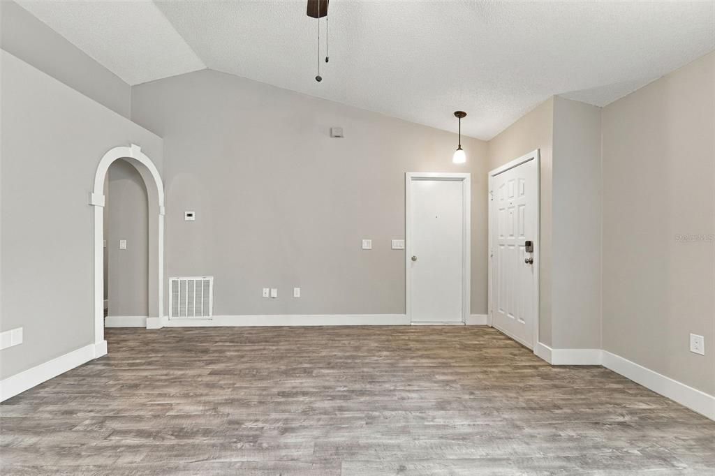 For Sale: $299,900 (3 beds, 2 baths, 1332 Square Feet)