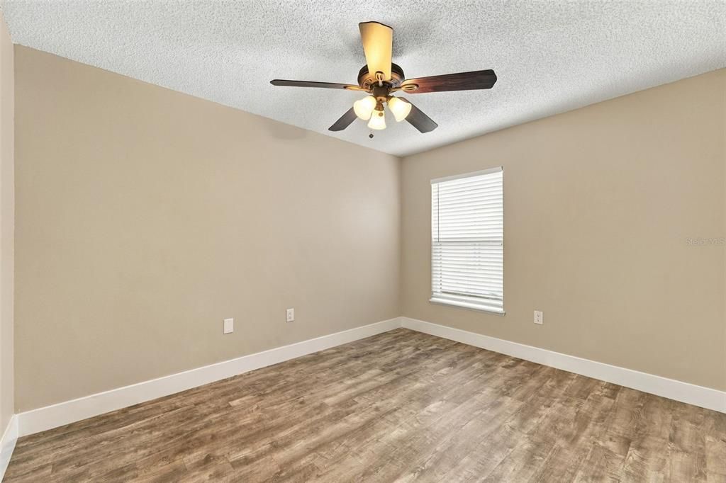 For Sale: $299,900 (3 beds, 2 baths, 1332 Square Feet)