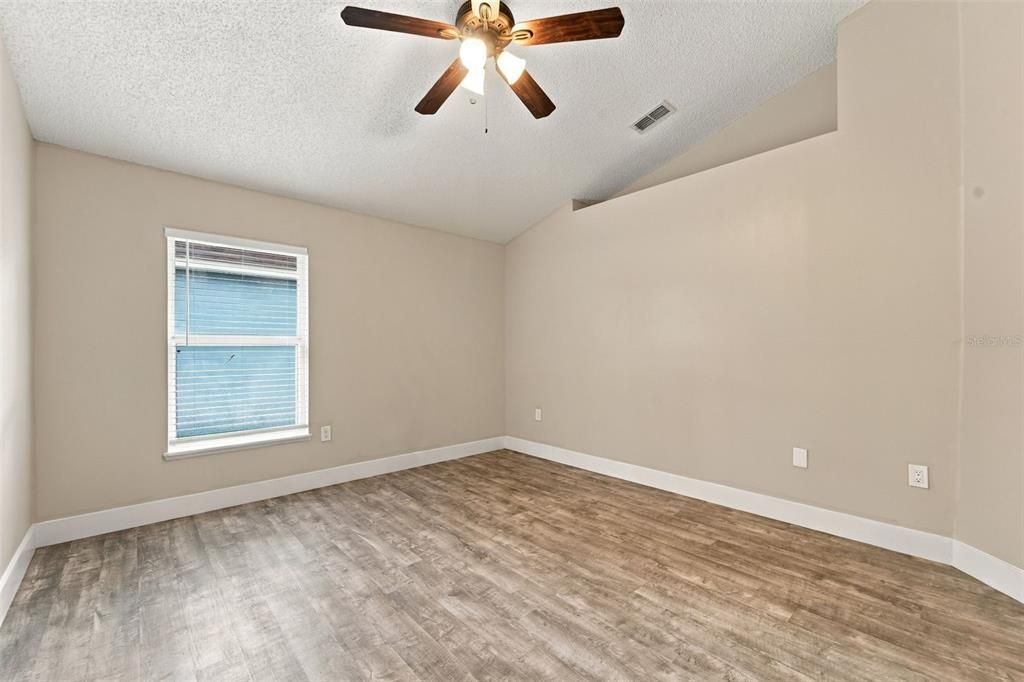 For Sale: $299,900 (3 beds, 2 baths, 1332 Square Feet)