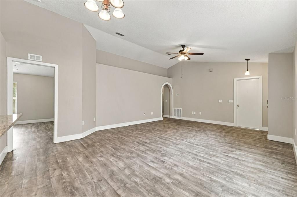 For Sale: $299,900 (3 beds, 2 baths, 1332 Square Feet)
