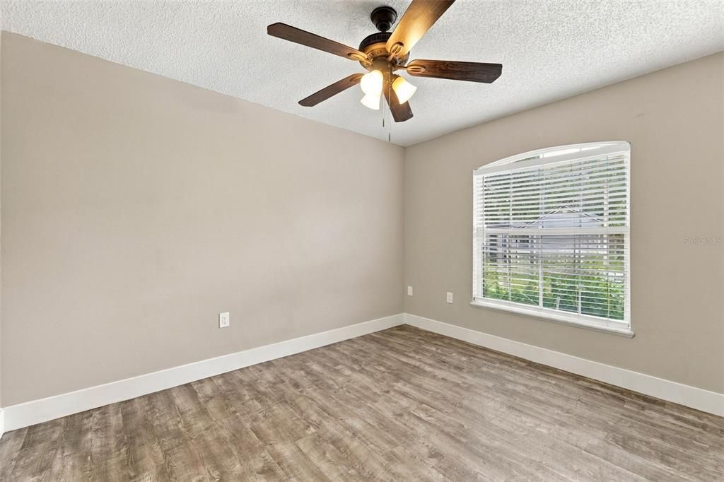 For Sale: $299,900 (3 beds, 2 baths, 1332 Square Feet)