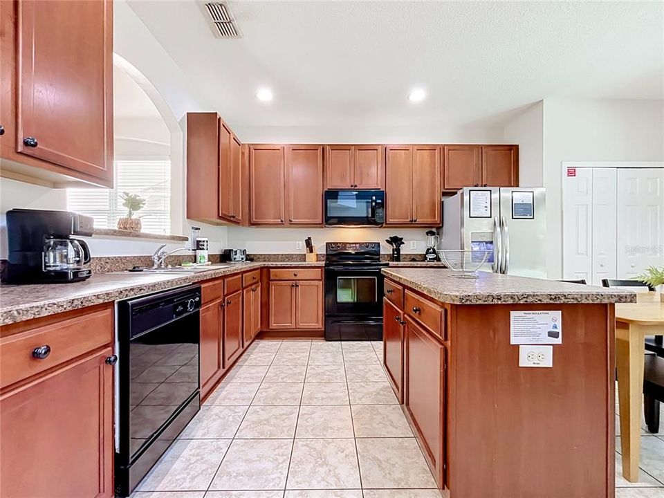 En Venta: $517,900 (6 camas, 4 baños, 2874 Pies cuadrados)