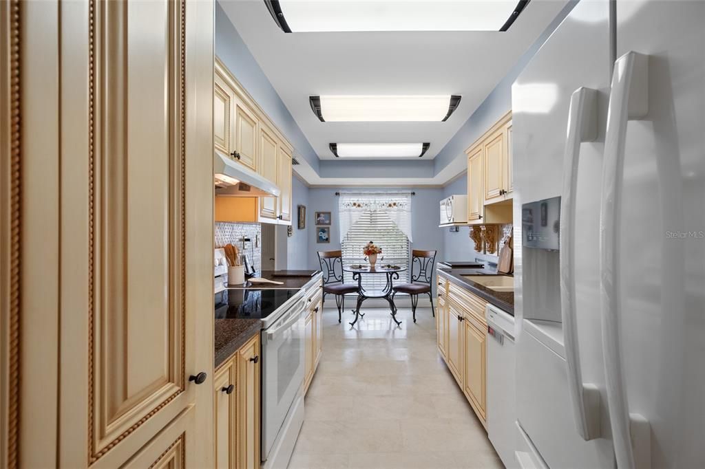На продажу: $289,000 (2 спален, 2 ванн, 1070 Квадратных фут)
