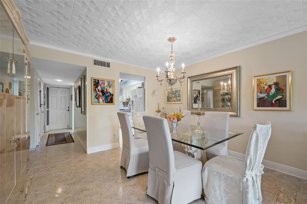 На продажу: $289,000 (2 спален, 2 ванн, 1070 Квадратных фут)