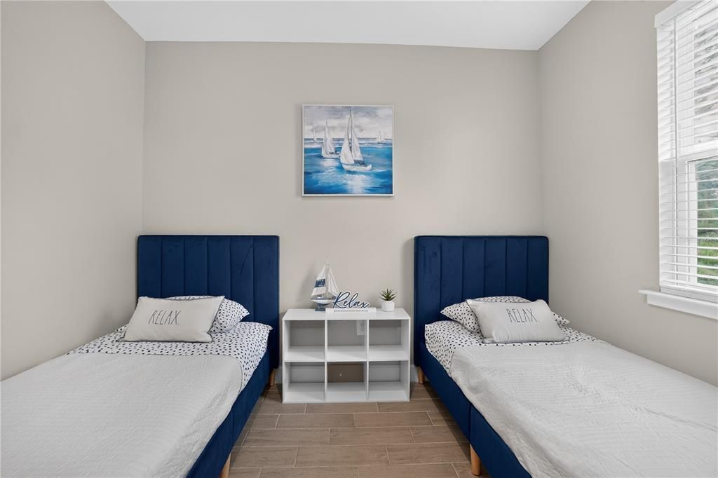 На продажу: $439,900 (4 спален, 3 ванн, 2301 Квадратных фут)
