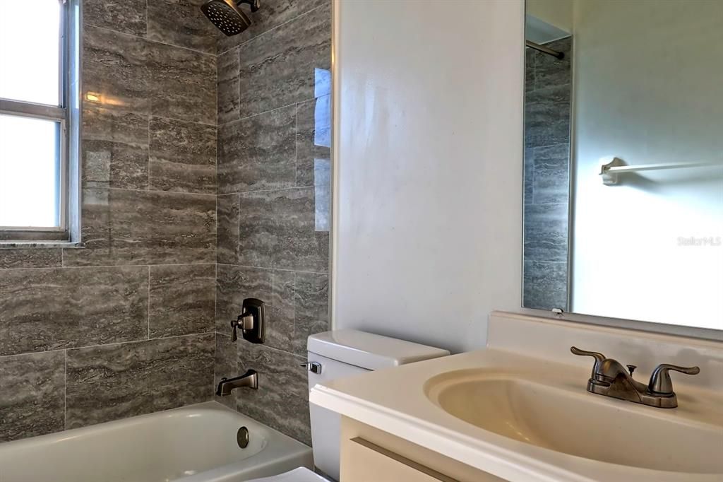 For Rent: $1,895 (3 beds, 2 baths, 1268 Square Feet)