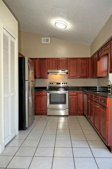 For Rent: $1,895 (3 beds, 2 baths, 1268 Square Feet)
