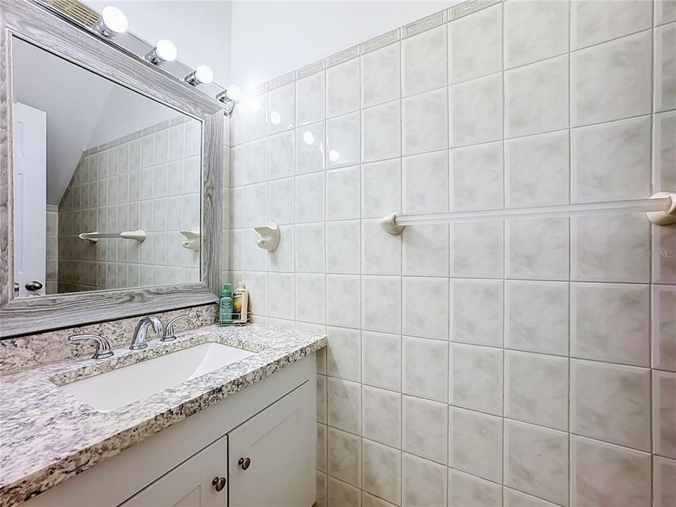 На продажу: $189,900 (2 спален, 1 ванн, 1012 Квадратных фут)