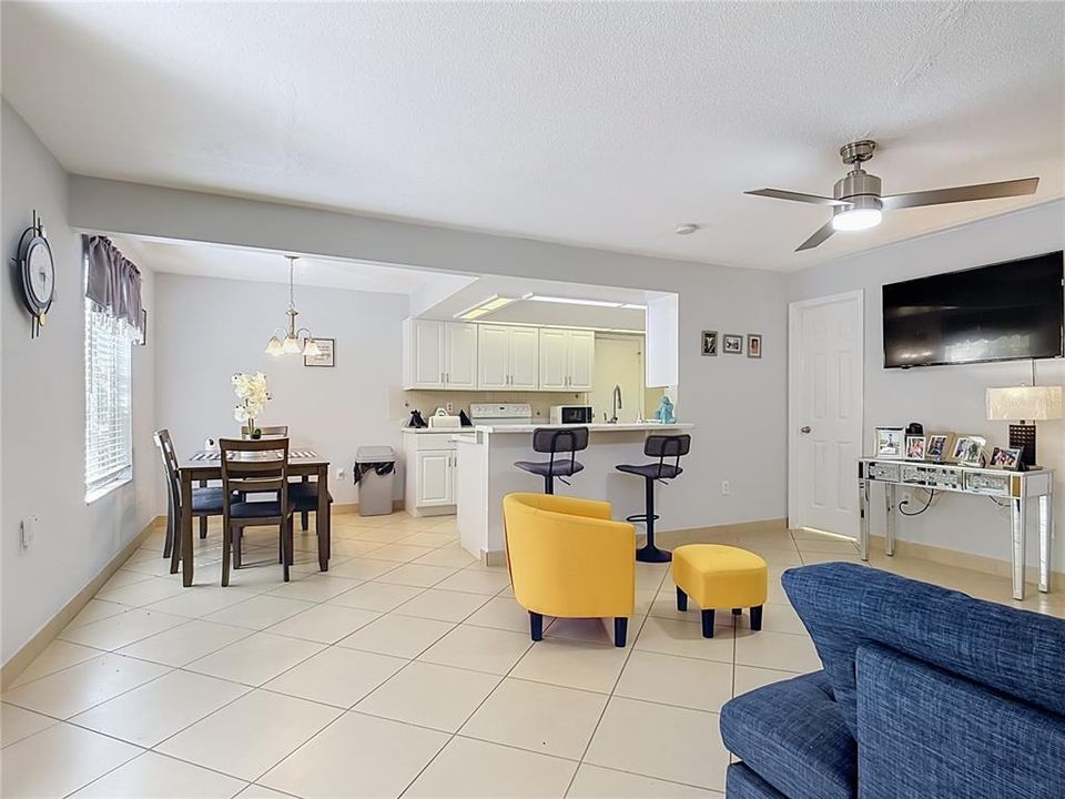 На продажу: $189,900 (2 спален, 1 ванн, 1012 Квадратных фут)