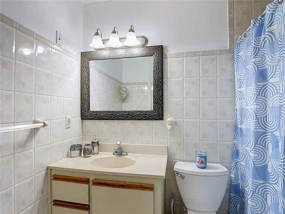 На продажу: $189,900 (2 спален, 1 ванн, 1012 Квадратных фут)