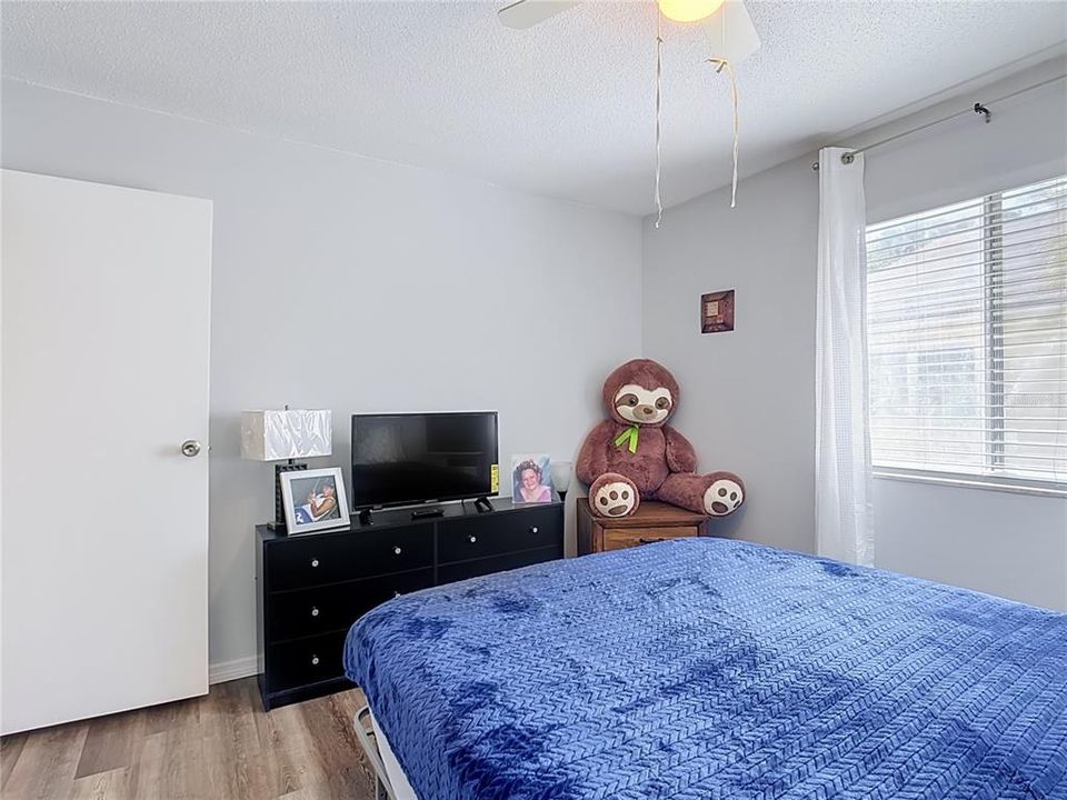 На продажу: $189,900 (2 спален, 1 ванн, 1012 Квадратных фут)
