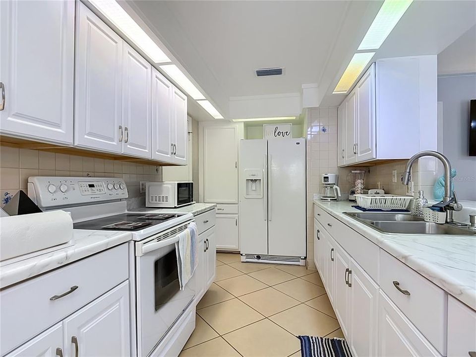 На продажу: $189,900 (2 спален, 1 ванн, 1012 Квадратных фут)