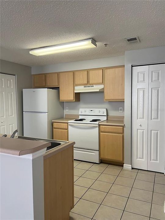 For Rent: $1,350 (1 beds, 1 baths, 643 Square Feet)