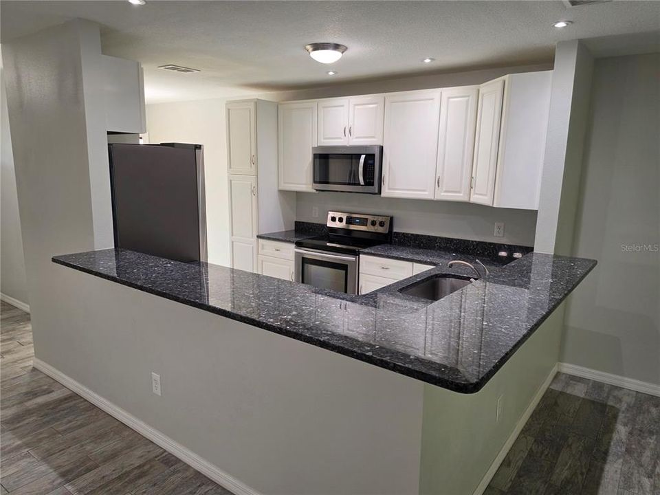 For Rent: $2,300 (3 beds, 2 baths, 1502 Square Feet)